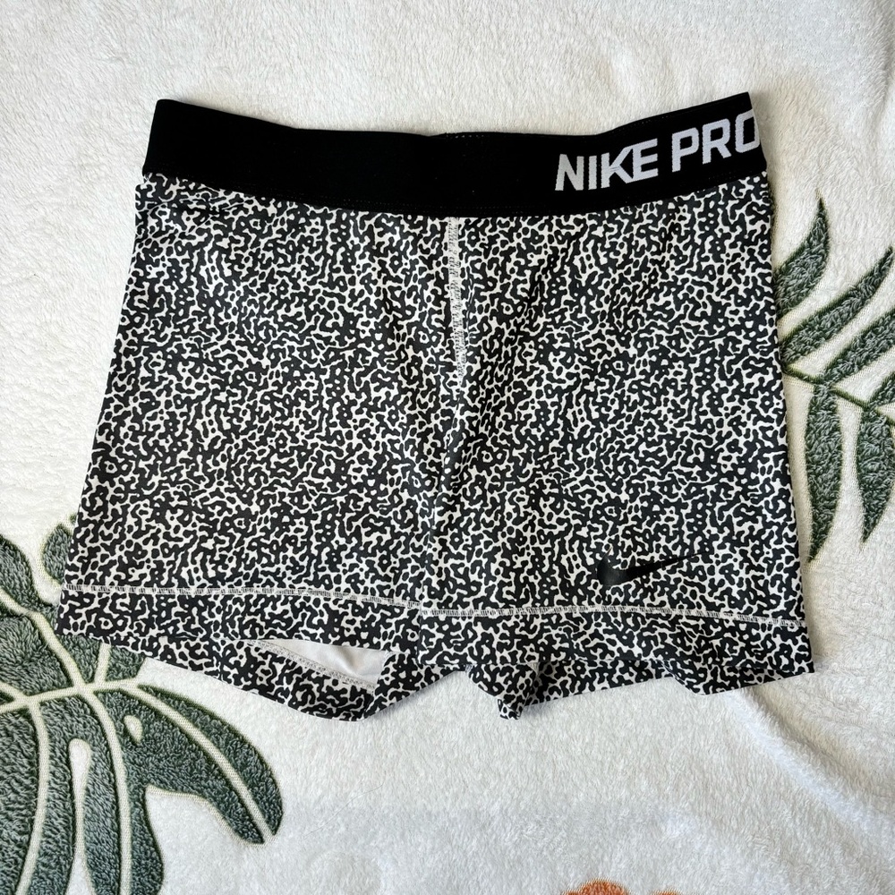 Nike Pro Women's Black and White Shorts